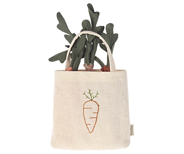 maileg carrots in shopping bag