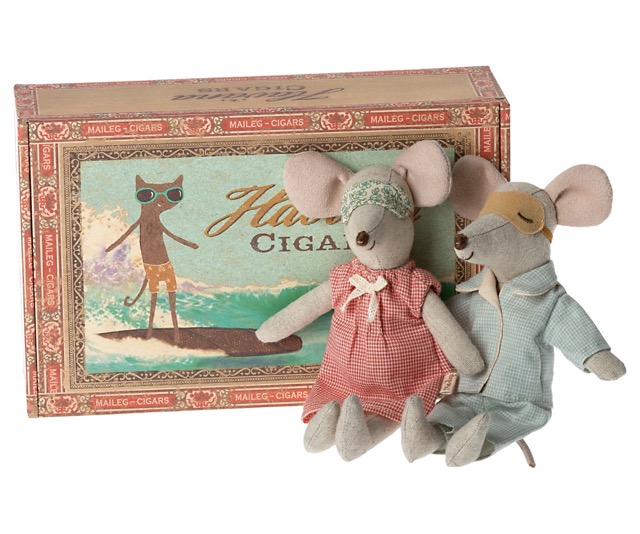 maileg mum and dad mice in cigarbox