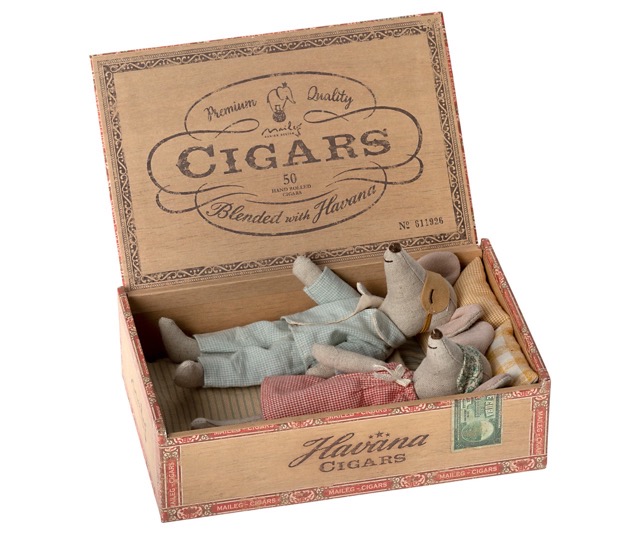 maileg mum and dad mice in cigarbox