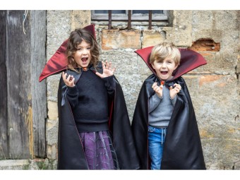 vampire cape (9-10 jr)