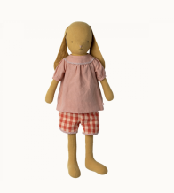 maileg bunny size 5, blouse & shorts - dusty yellow | Kinderfeestwinkel | Speelgoedwinkel | Feestwinkel | Kinderwinkel | Amst