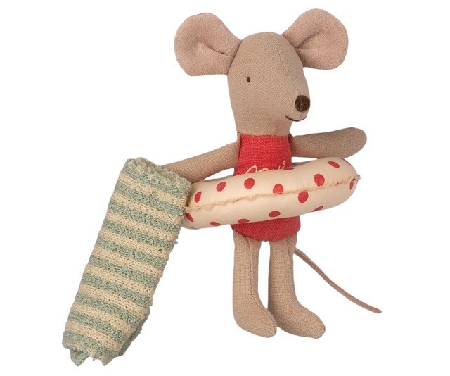 maileg beach mice, little sister in cabine de plage