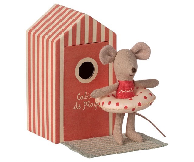 maileg beach mice, little sister in cabine de plage