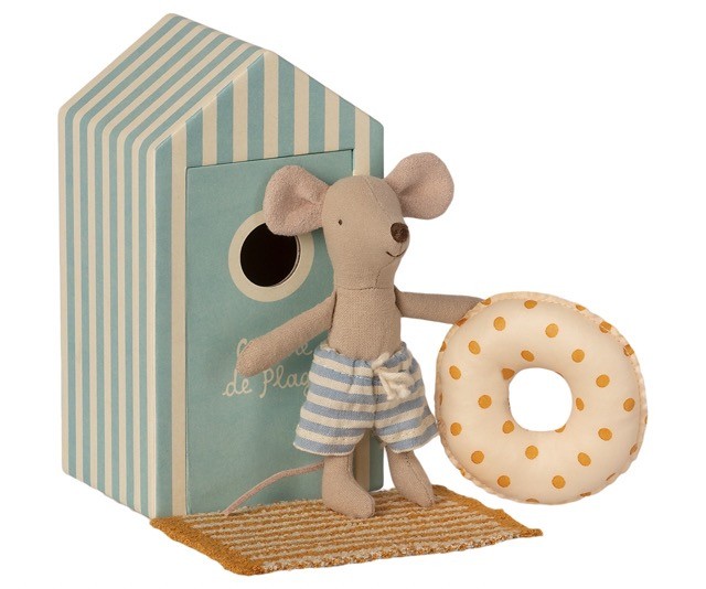 maileg beach mice, little brother in cabine de plage