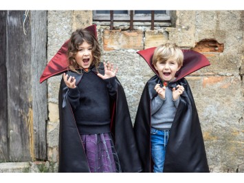 vampire cape (9-10 jr)