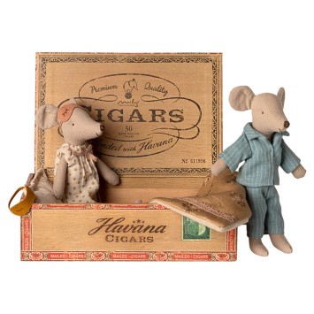 maileg mum & dad mice in cigarbox