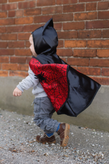 reversible baby spider/bat cape (12-24 mnd)