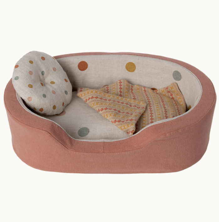 maileg dog basket - coral