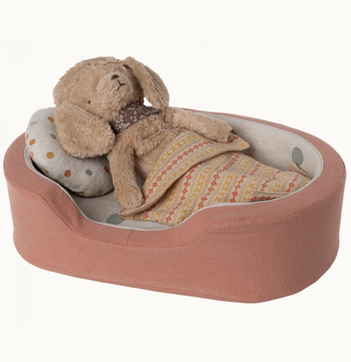 maileg dog basket - coral