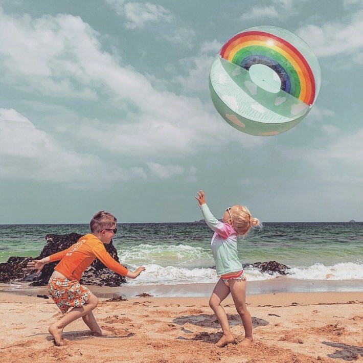 inflatable xl beach ball - regenboog