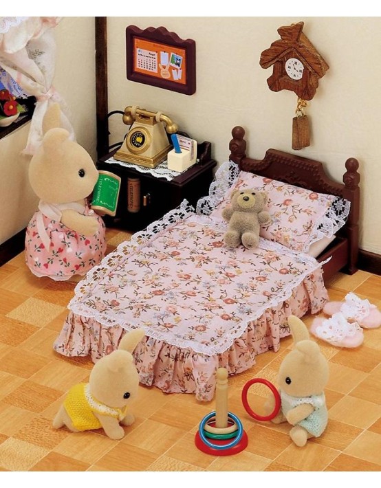 sylvanian families classic antique bed